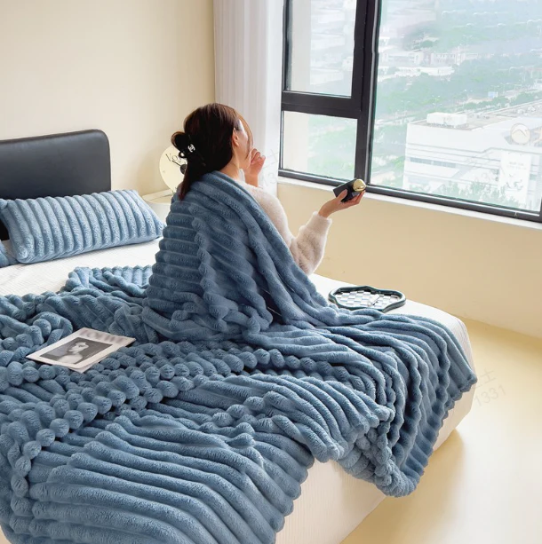 🛏️Thickened Rabbit Plush&Milk Velvet Cover Blanket🍂Wrap up in Ultimate Comfort