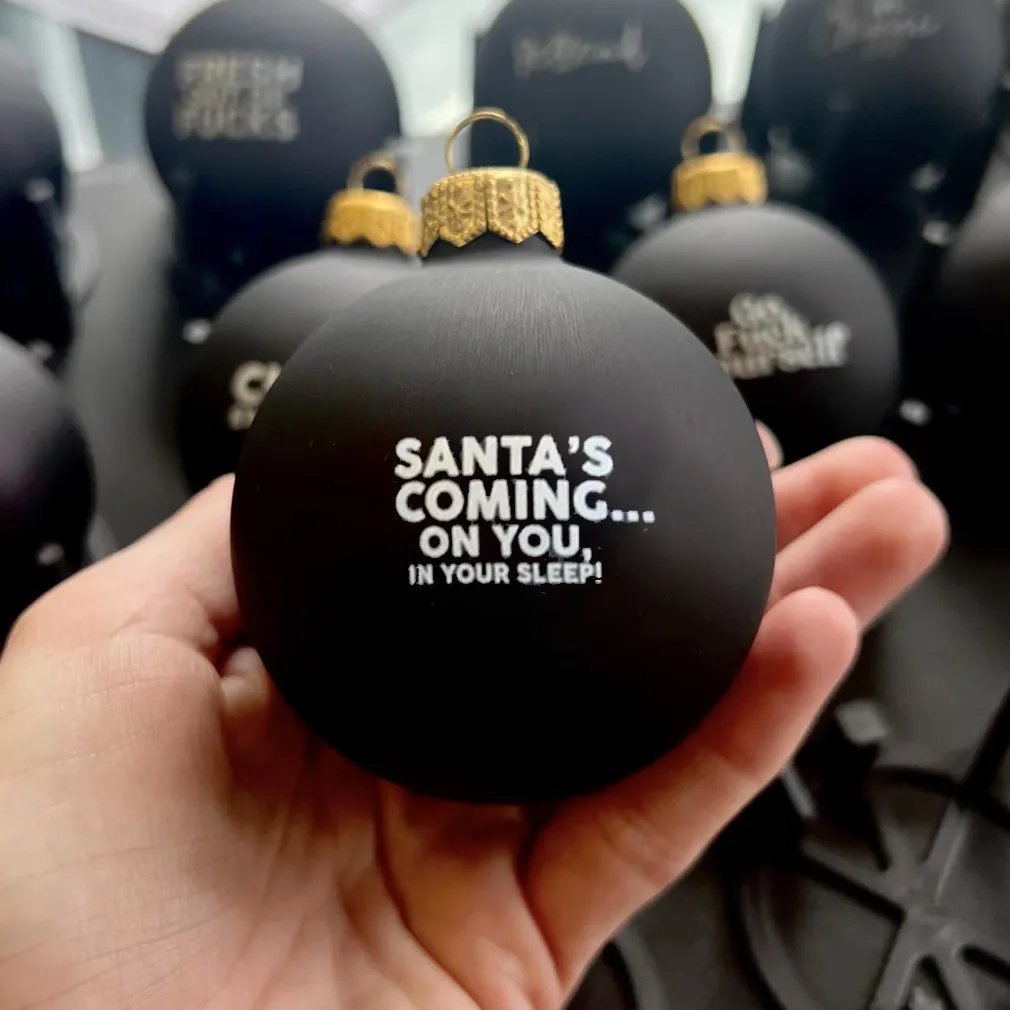 🤣 Funny Christmas Ornament - Humorous Design for Tree Decoration, Perfect Gift for Family Gatherings 🎁📦