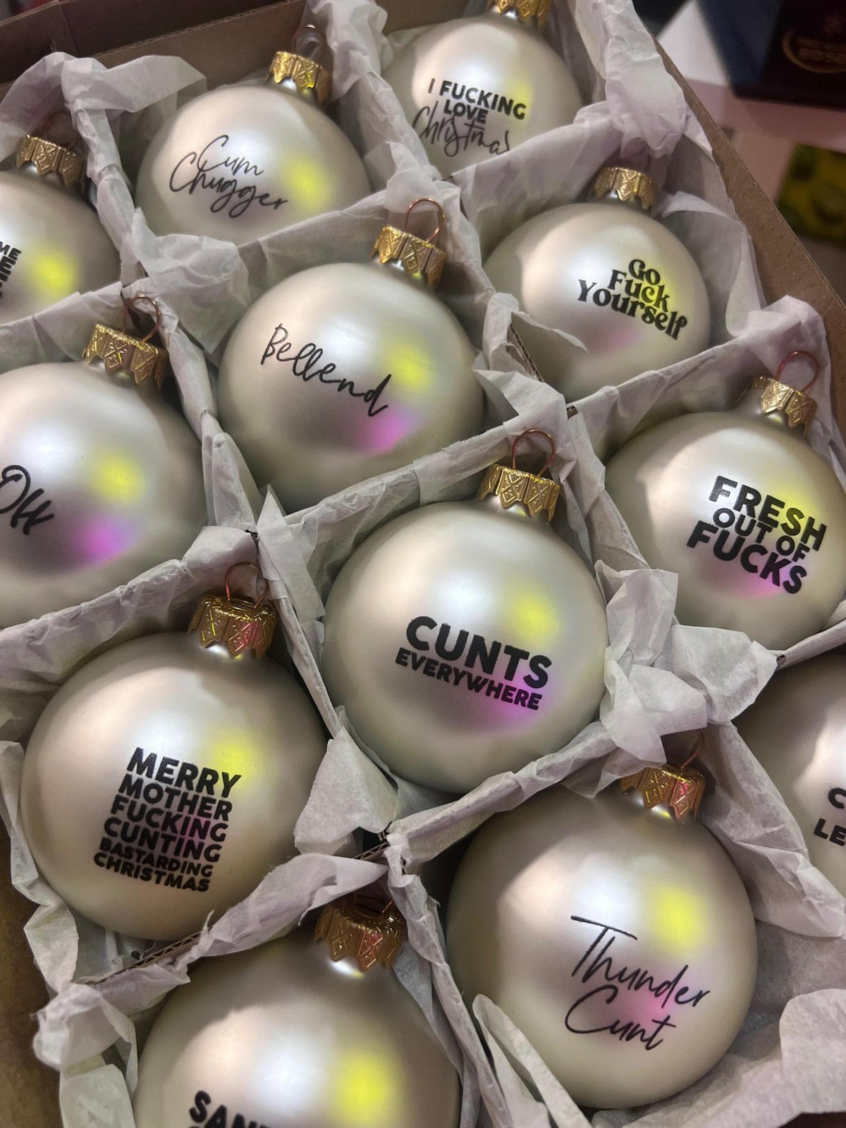 🤣 Funny Christmas Ornament - Humorous Design for Tree Decoration, Perfect Gift for Family Gatherings 🎁📦