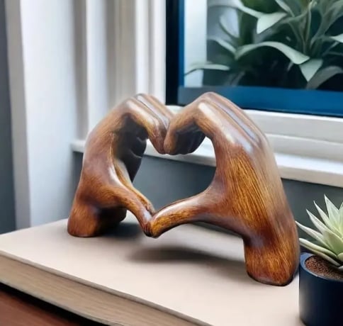 💕 Heart Statue