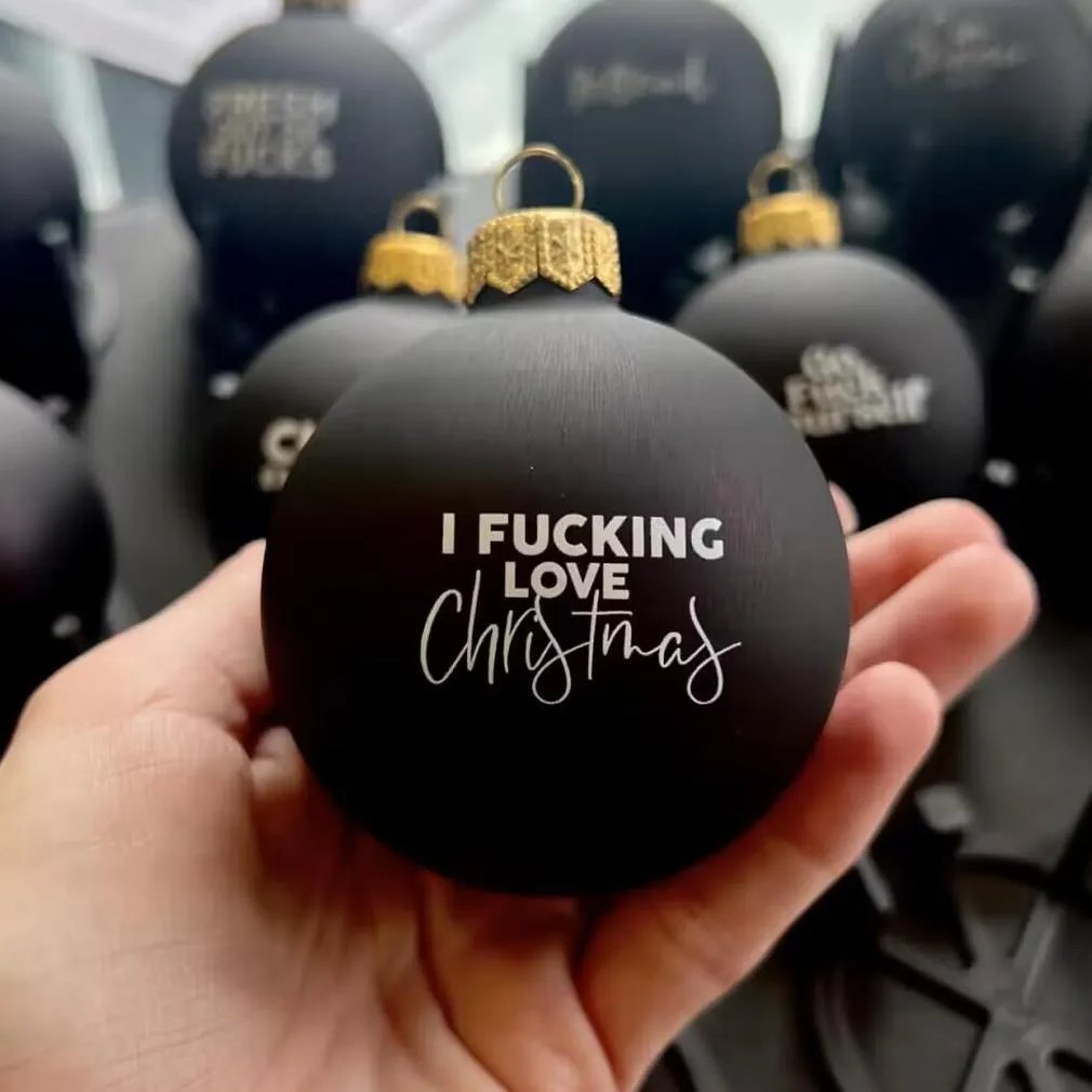 🤣 Funny Christmas Ornament - Humorous Design for Tree Decoration, Perfect Gift for Family Gatherings 🎁📦