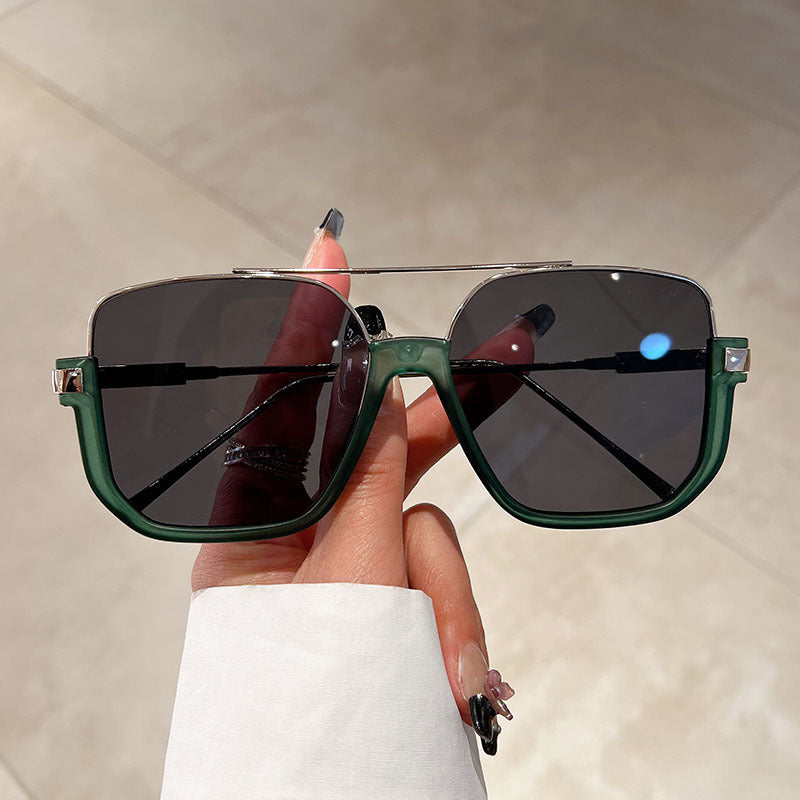Fashionable Lightweight Tinted Lens Sunglasses