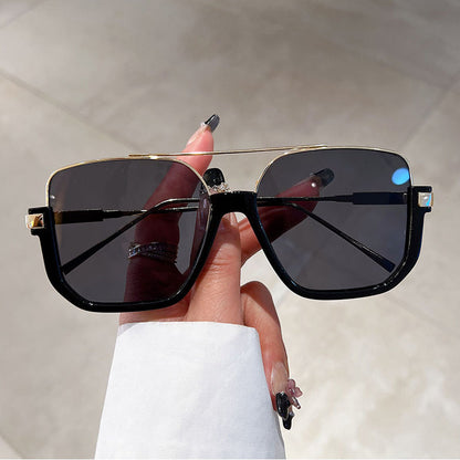 Fashionable Lightweight Tinted Lens Sunglasses
