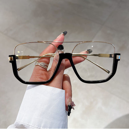 Fashionable Lightweight Tinted Lens Sunglasses